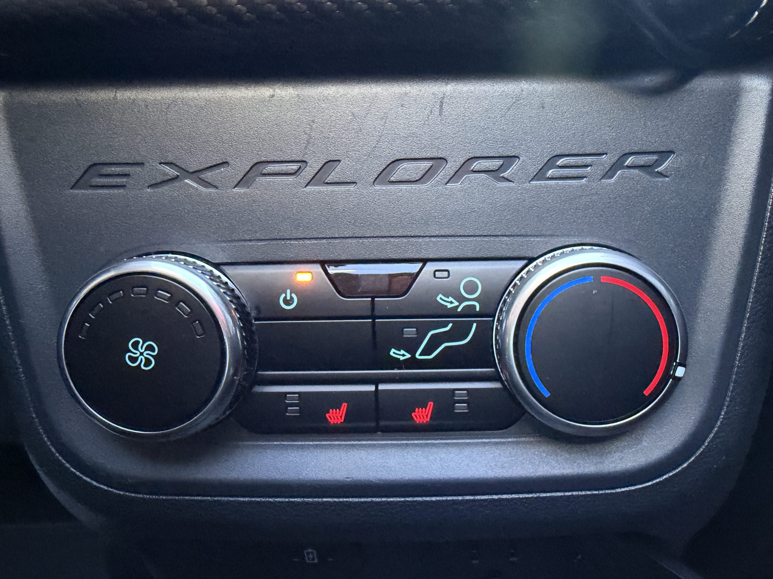 Rear fan, temperature and heated-seat controls in the SUBERIDE Explorer.